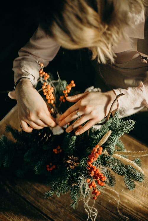 DIY vs. Professional Florists: Making the Right Choice for Your Christmas Flower Arrangements